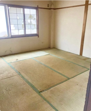 ゴミ屋敷清掃後：すべての荷物が撤去され、ガランとした状態の2DKの部屋