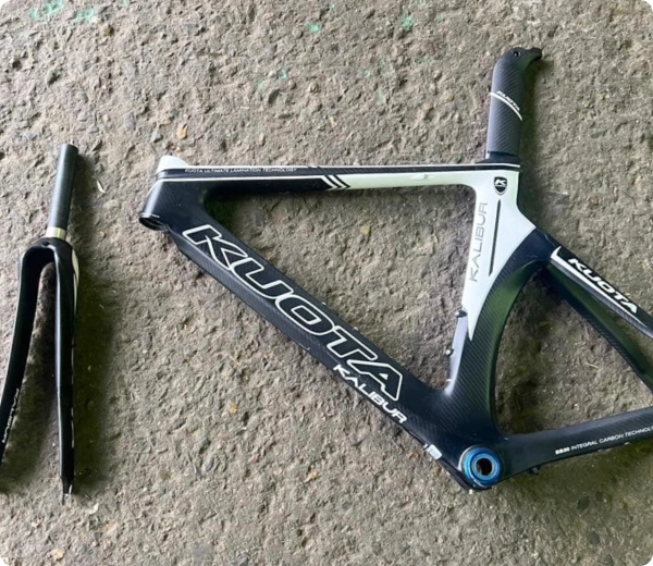 買取実績：KUOTA（クォータ）のロードバイク用カーボンフレーム。買取価格5,000円